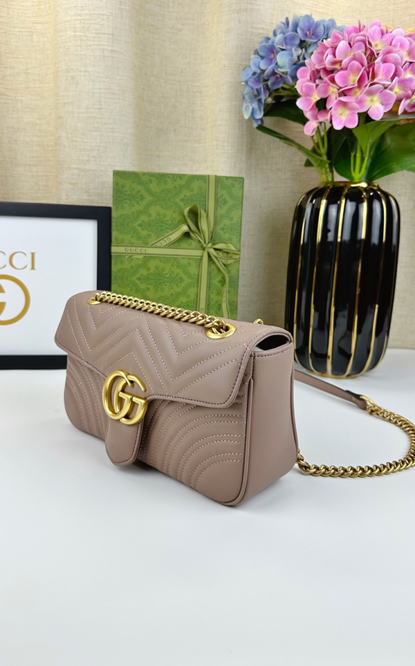 激安グッチバッグコピー側面デザイン